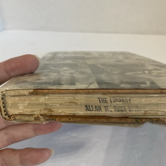 Arnold: The Education Of A Bodybuilder Hardcover (1977) HC DJ Ex Lib - Picture 6 of 16